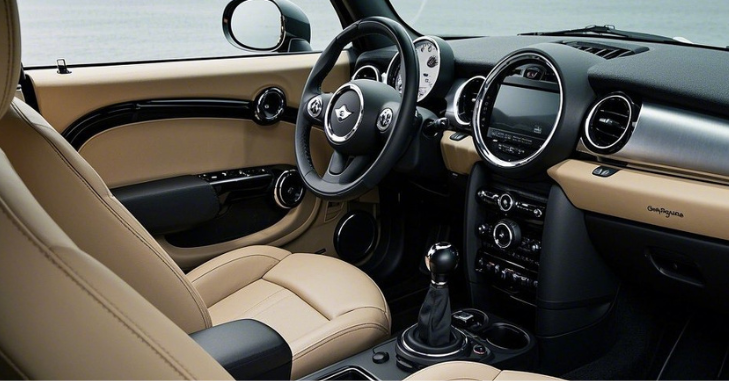 2010 Mini Cooper interior